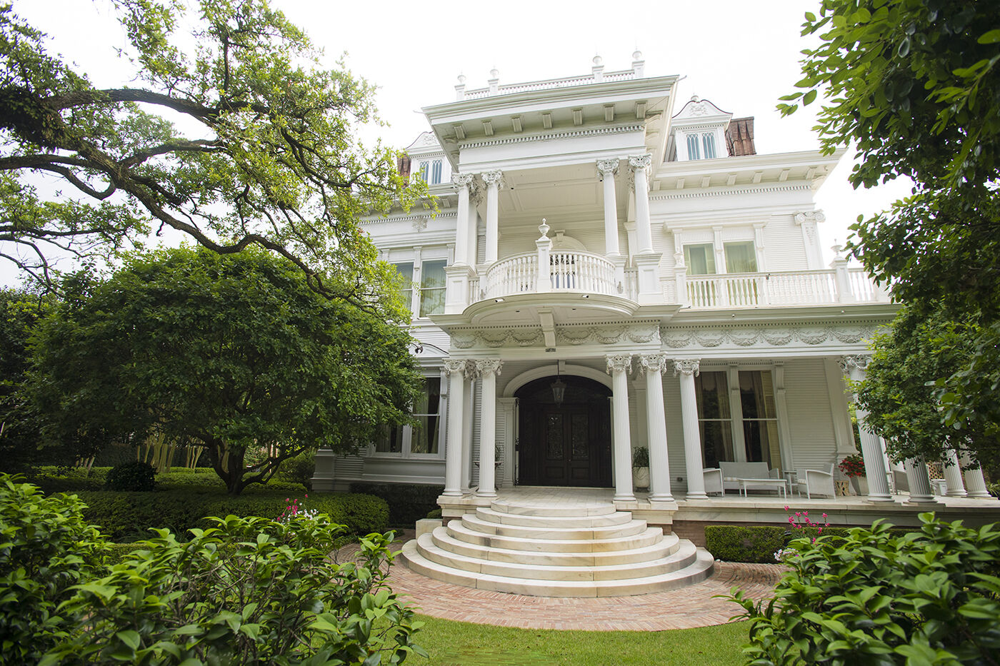 Wedding Cake House on St. Charles: a tale of old New Orleans